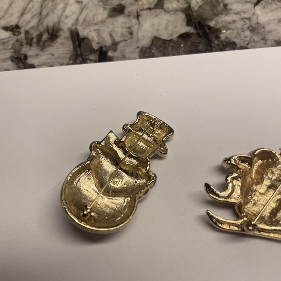 Lot Of 2 Gold Tone Christmas Holiday Brooch Pins Enamel Santa On Sleigh /Snowman - Picture 10 of 11